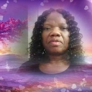 Meet your Posher, Effie